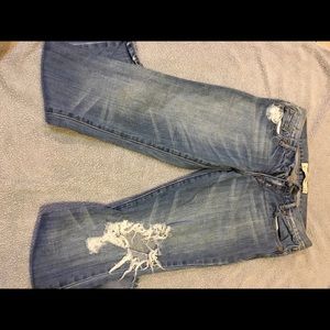 Non stretch Jean with rip on left knee